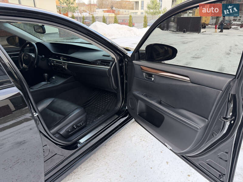 Седан Lexus ES 2014 в Умани