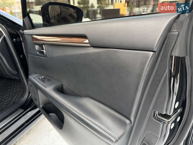 Седан Lexus ES 2014 в Умани