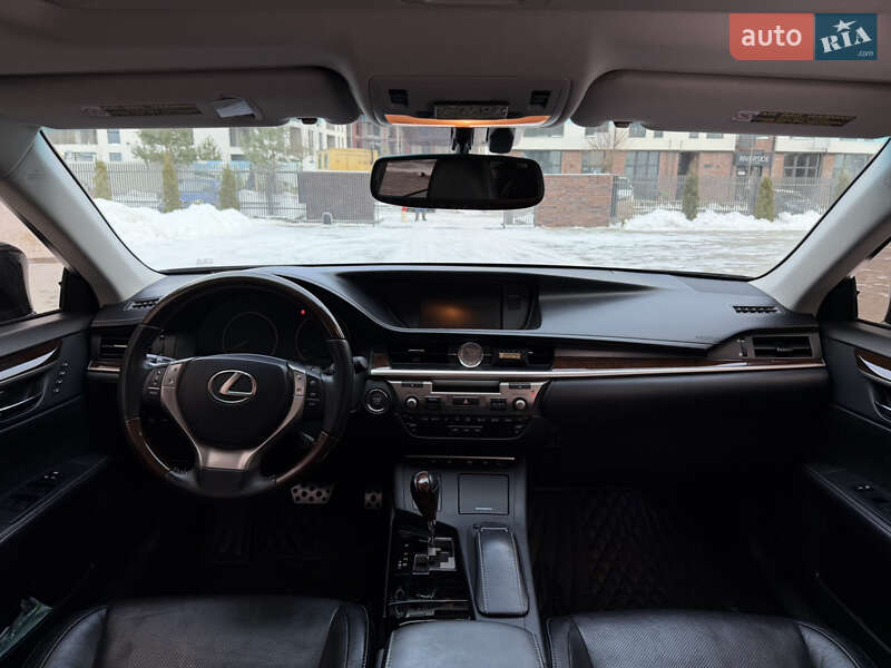 Седан Lexus ES 2014 в Умани