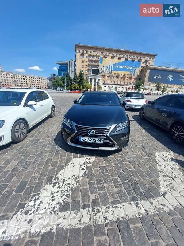 Седан Lexus ES 2016 в Харкові