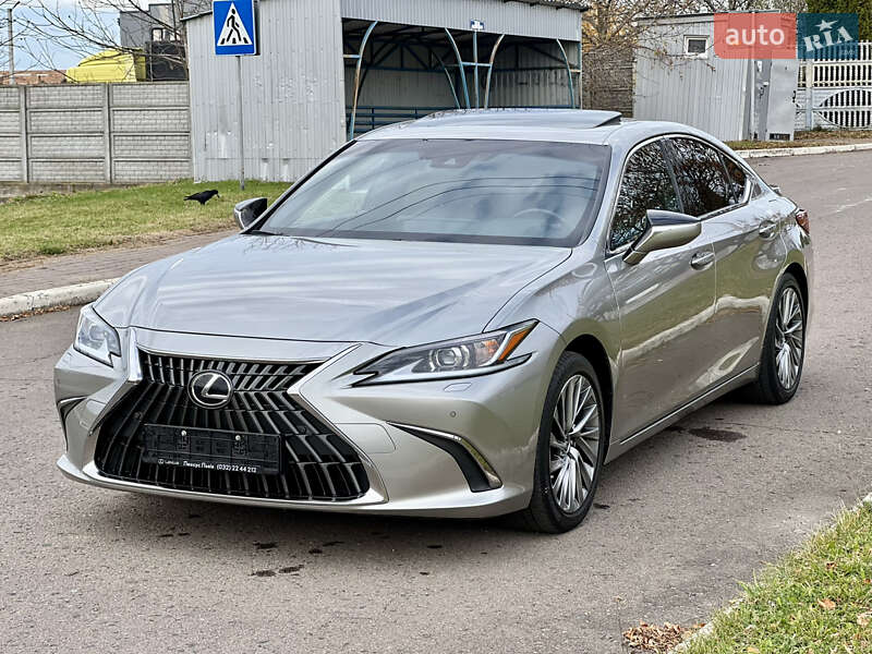 Седан Lexus ES 2024 в Рівному