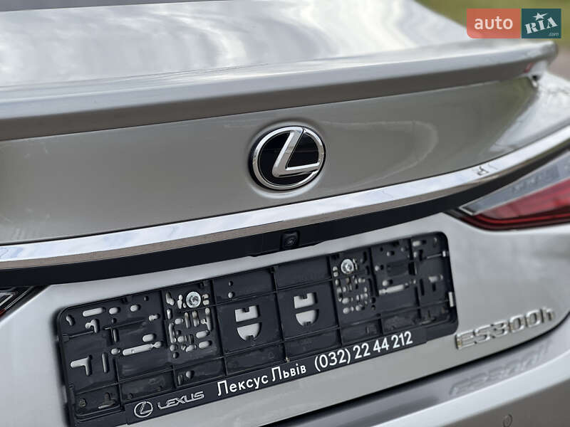 Седан Lexus ES 2024 в Рівному