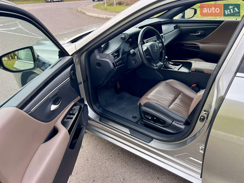 Седан Lexus ES 2024 в Рівному