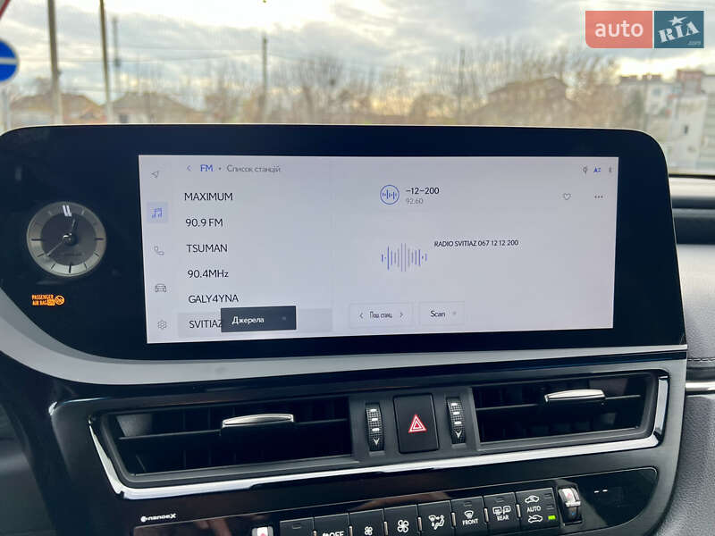 Седан Lexus ES 2024 в Рівному