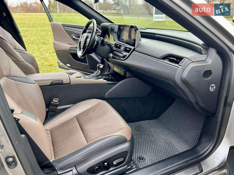 Седан Lexus ES 2024 в Рівному