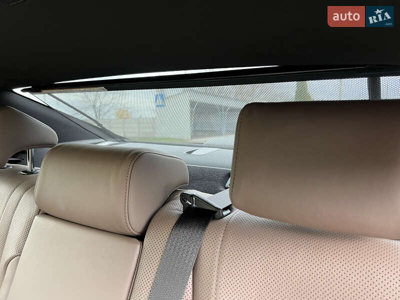 Седан Lexus ES 2024 в Рівному