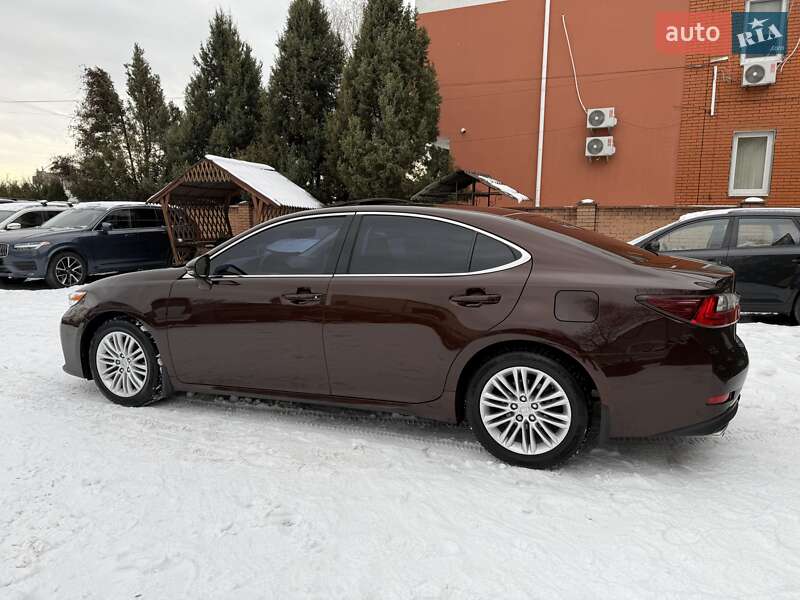 Седан Lexus ES 2016 в Виннице