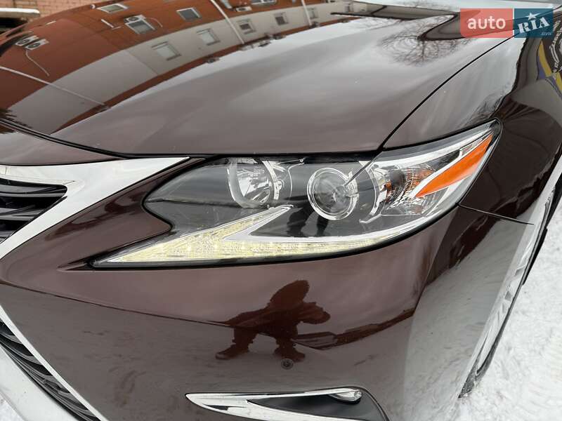 Седан Lexus ES 2016 в Виннице