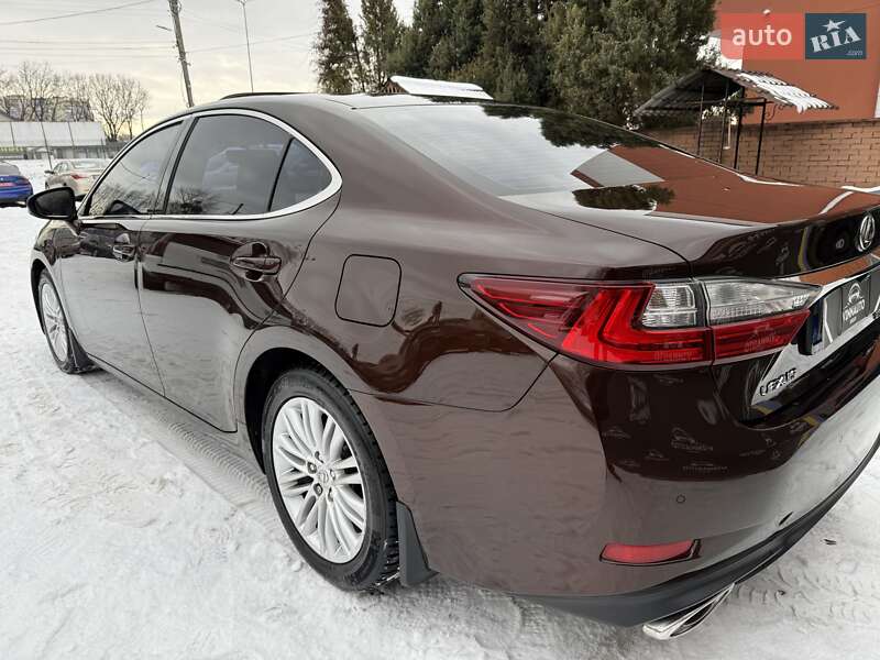 Седан Lexus ES 2016 в Виннице