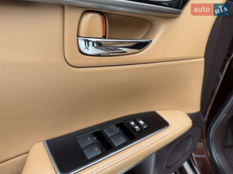 Седан Lexus ES 2016 в Виннице