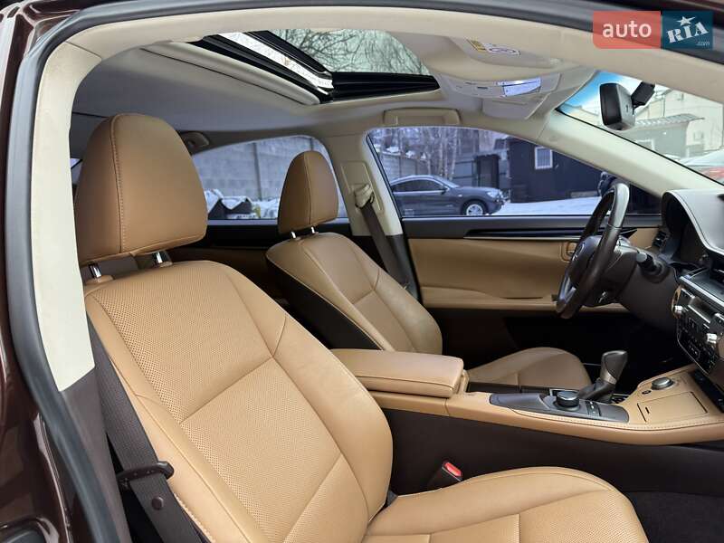 Седан Lexus ES 2016 в Виннице