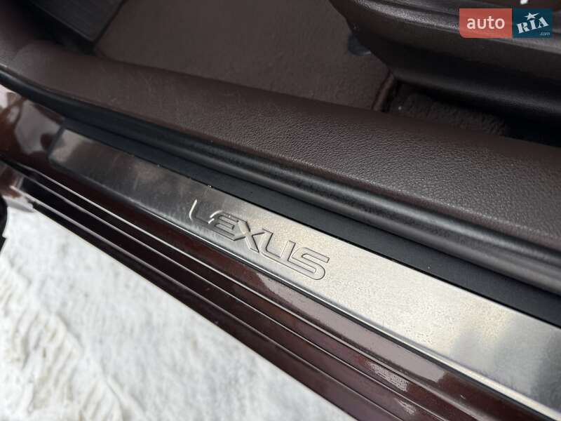 Седан Lexus ES 2016 в Виннице