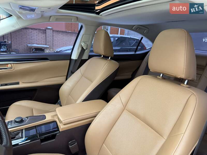 Седан Lexus ES 2016 в Виннице