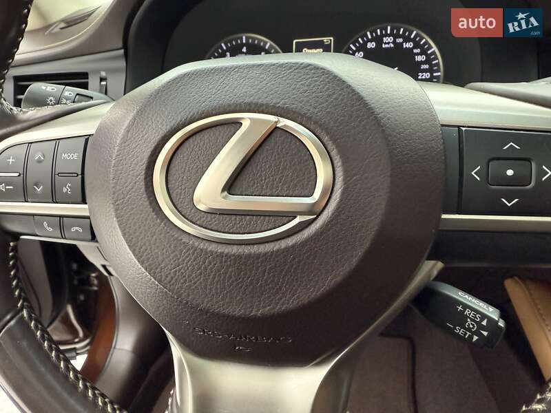 Седан Lexus ES 2016 в Виннице