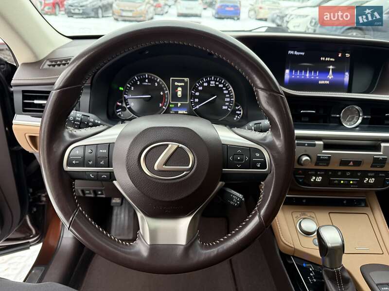Седан Lexus ES 2016 в Виннице