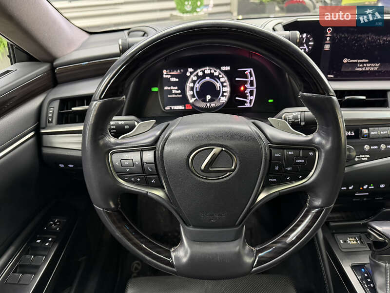 Седан Lexus ES 2018 в Киеве фото 16 Седан Lexus ES 2018 в Киеве