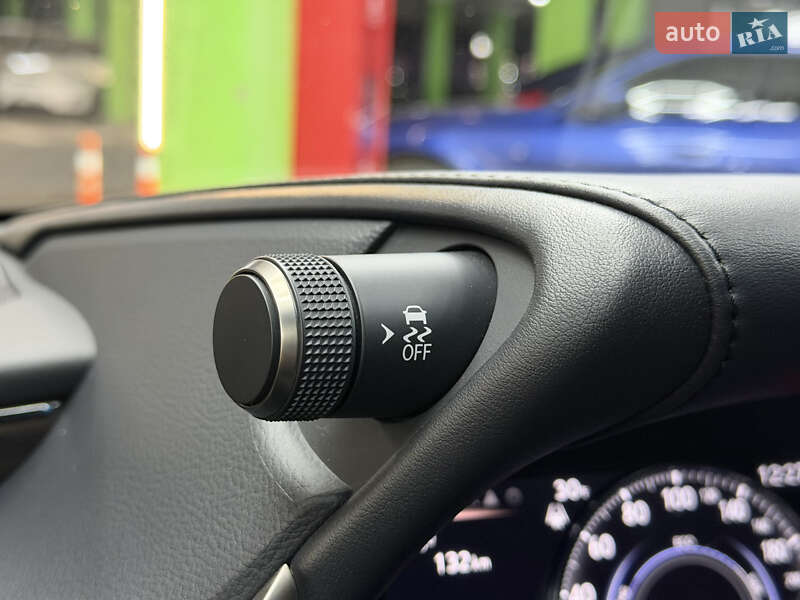 Седан Lexus ES 2018 в Киеве фото 20 Седан Lexus ES 2018 в Киеве