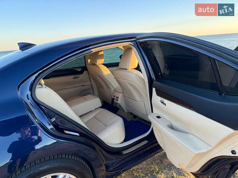 Седан Lexus ES 2015 в Одесі