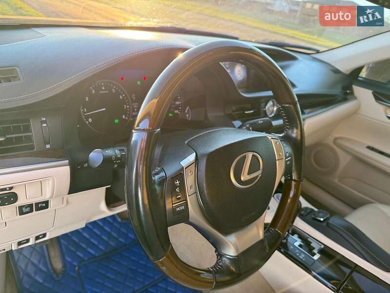 Седан Lexus ES 2015 в Одесі