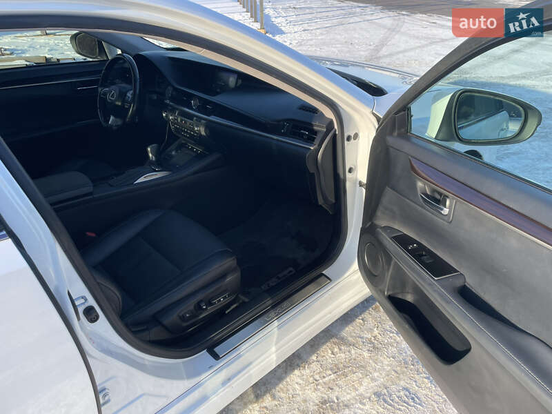 Седан Lexus ES 2018 в Киеве