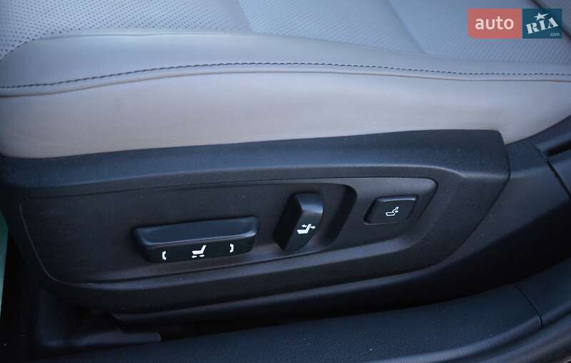 Седан Lexus ES 2013 в Киеве