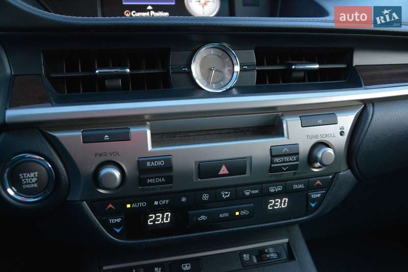 Седан Lexus ES 2013 в Киеве