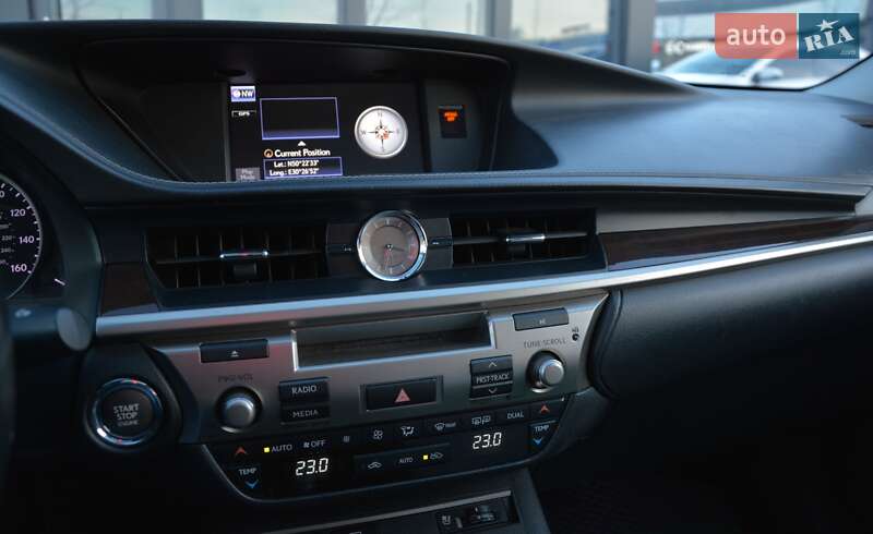 Седан Lexus ES 2013 в Киеве