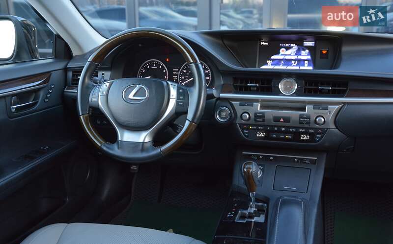 Седан Lexus ES 2013 в Киеве