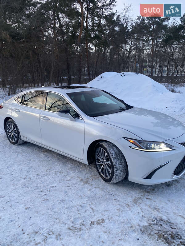 Седан Lexus ES 2019 в Киеве