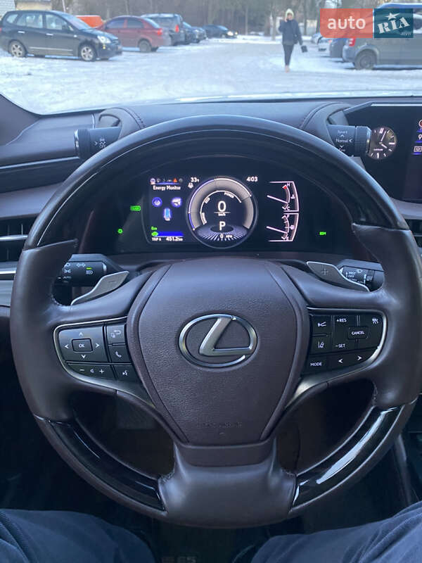 Седан Lexus ES 2019 в Киеве