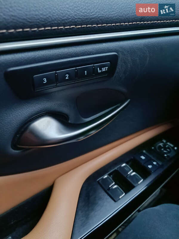 Седан Lexus ES 2023 в Киеве