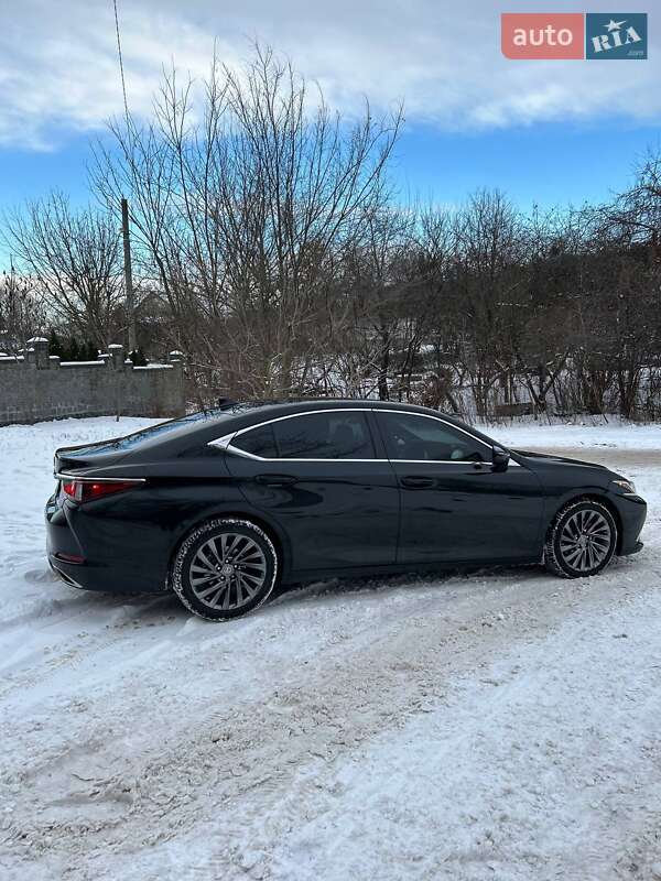 Седан Lexus ES 2018 в Киеве
