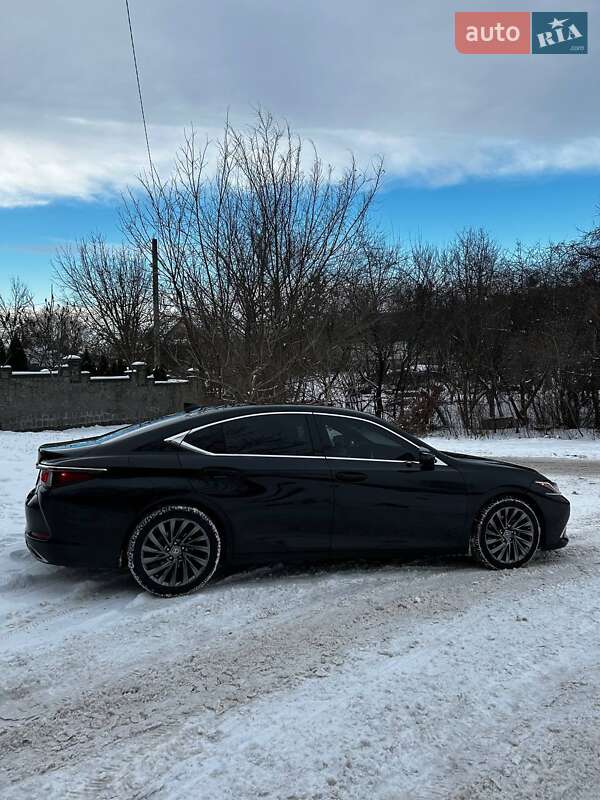 Седан Lexus ES 2018 в Киеве