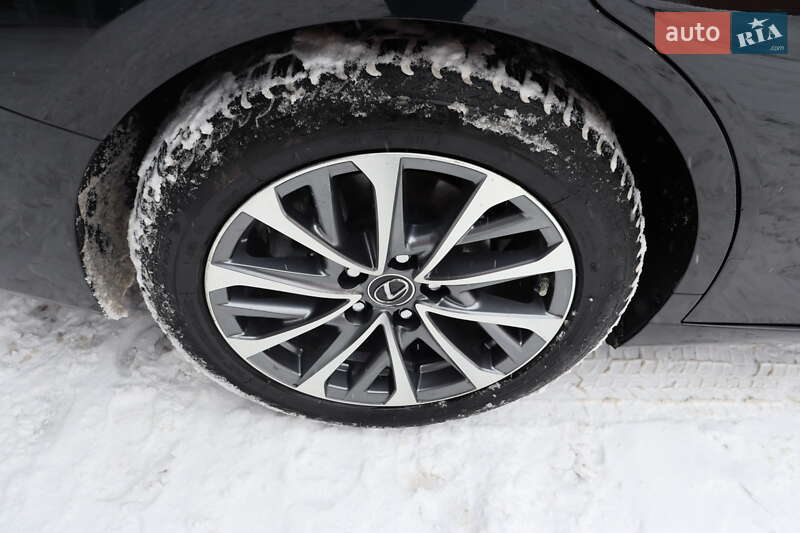 Седан Lexus ES 2022 в Львове