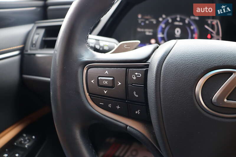 Седан Lexus ES 2022 в Львове