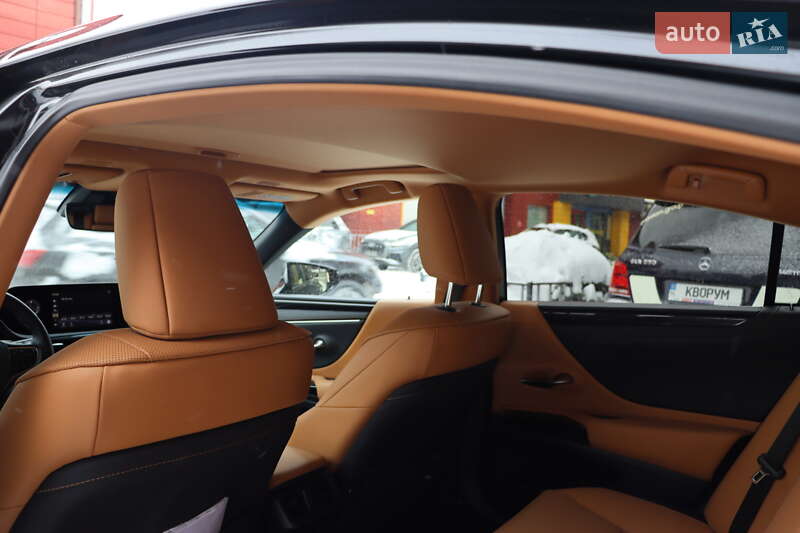 Седан Lexus ES 2022 в Львове