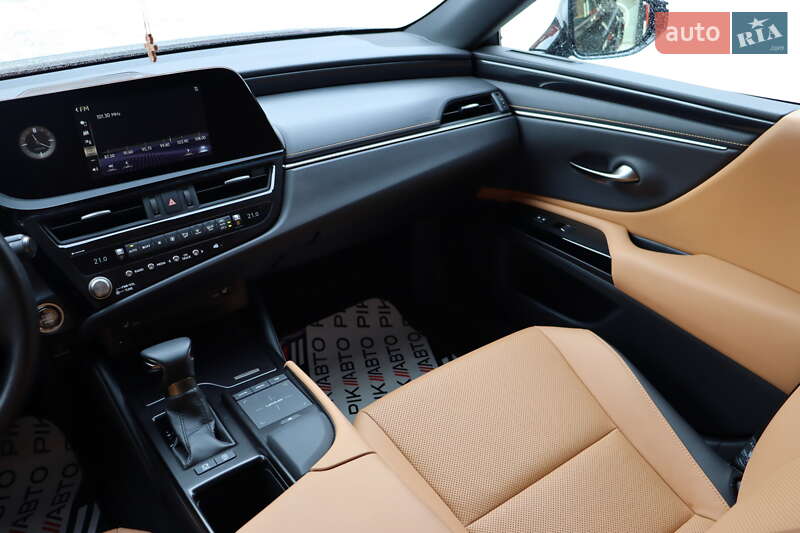 Седан Lexus ES 2022 в Львове