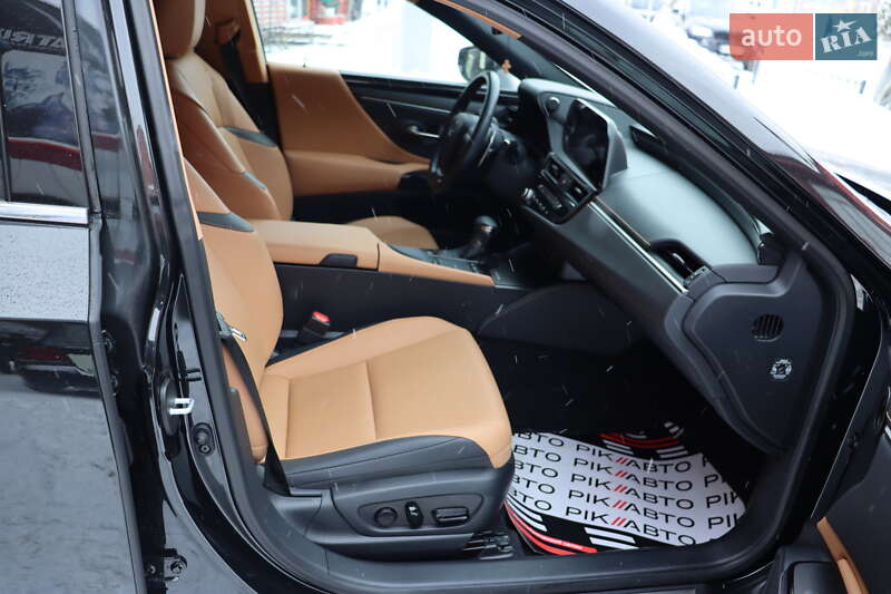 Седан Lexus ES 2022 в Львове