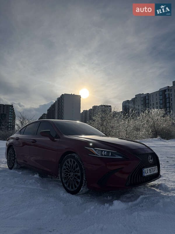 Седан Lexus ES 2019 в Киеве