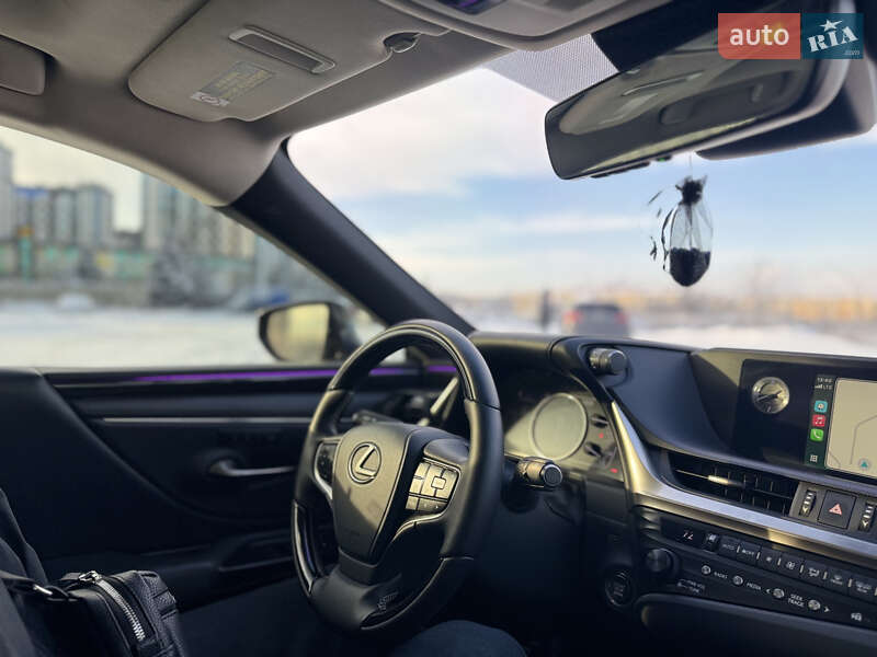 Седан Lexus ES 2019 в Киеве
