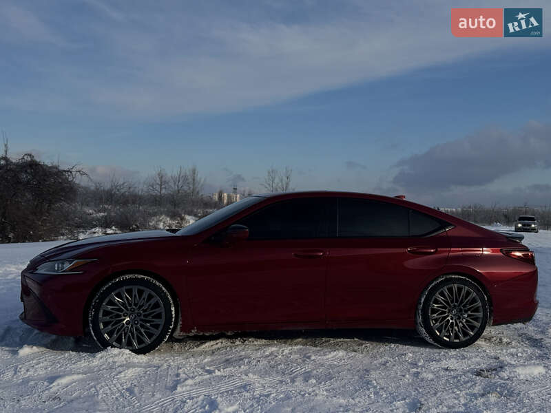 Седан Lexus ES 2019 в Киеве