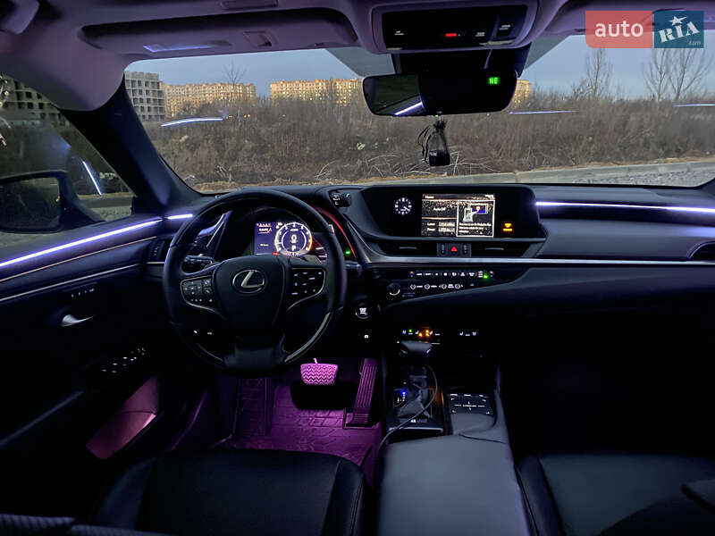 Седан Lexus ES 2019 в Киеве