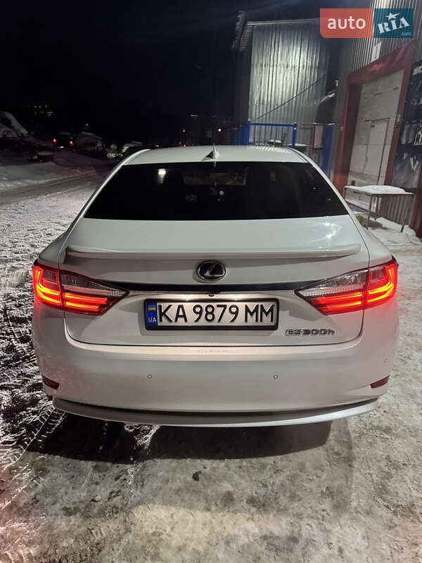 Седан Lexus ES 2015 в Киеве