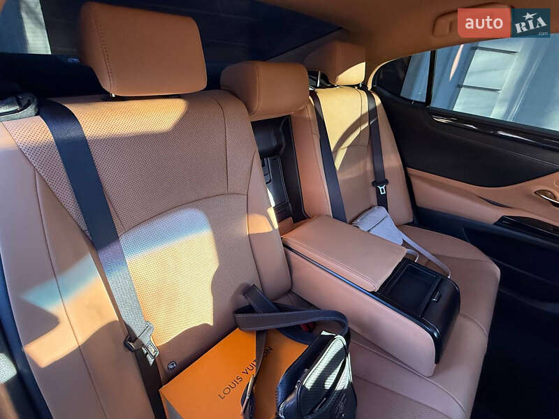 Седан Lexus ES 2023 в Одессе