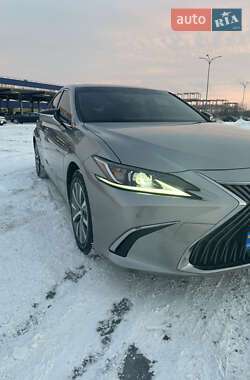 Седан Lexus ES 2019 в Киеве