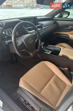 Седан Lexus ES 2019 в Киеве