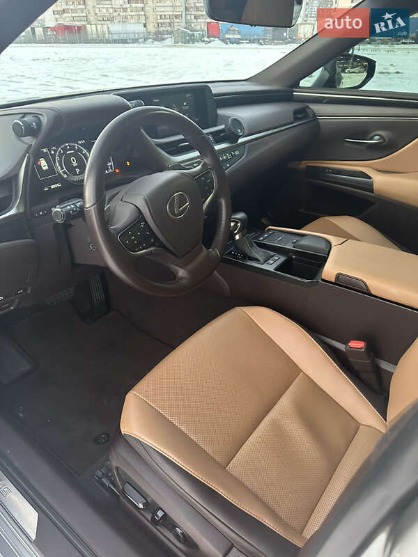 Седан Lexus ES 2019 в Киеве