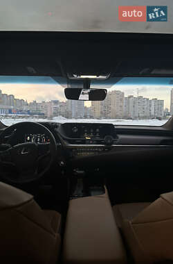 Седан Lexus ES 2019 в Киеве