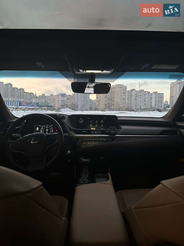 Седан Lexus ES 2019 в Киеве