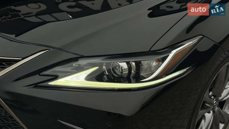 Седан Lexus ES 2019 в Виннице